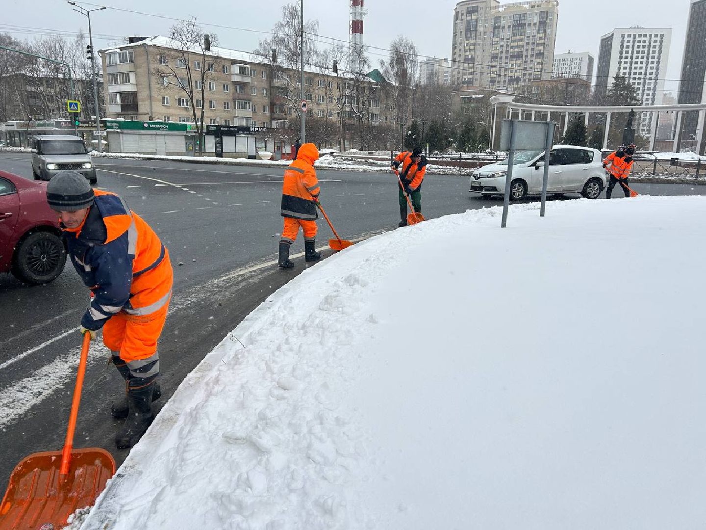 пушкино, снегопад, уборка снега и наледи, коммунальные службы, камаз, кдм, трактор, рабочие,