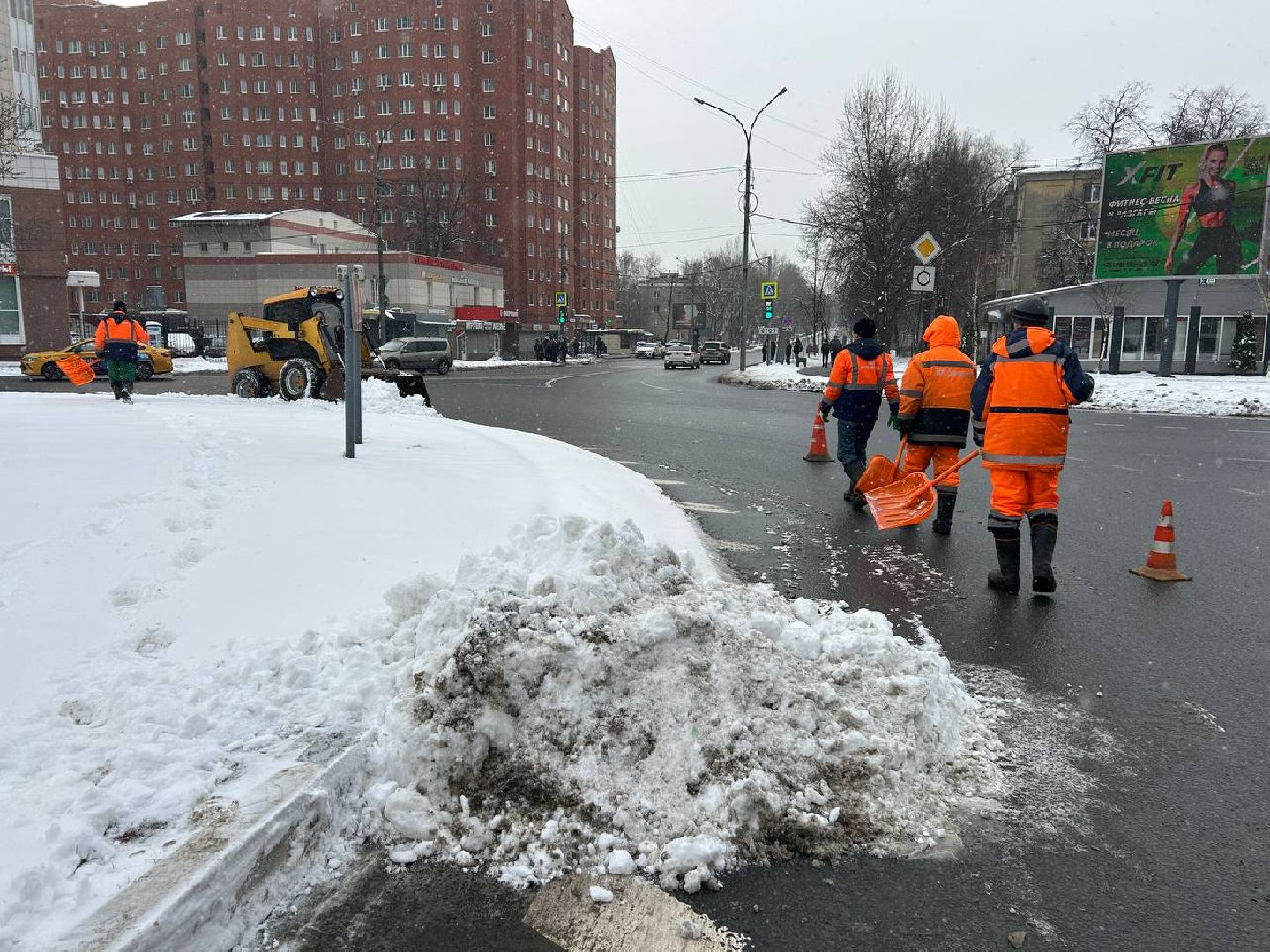 пушкино, снегопад, уборка снега и наледи, коммунальные службы, камаз, кдм, трактор, рабочие,