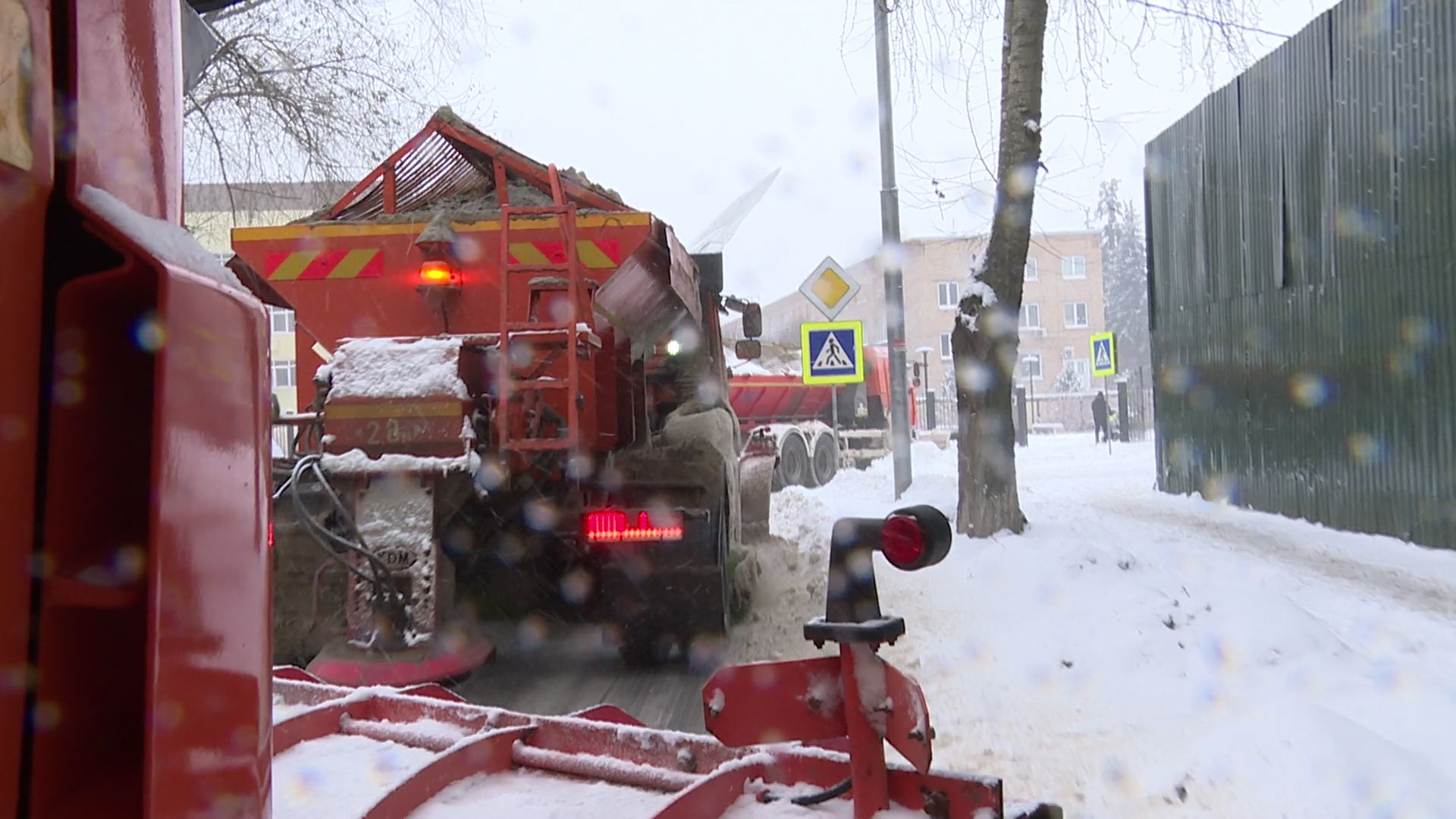 реутов, снегопад, уборка снега, посыпка песком,