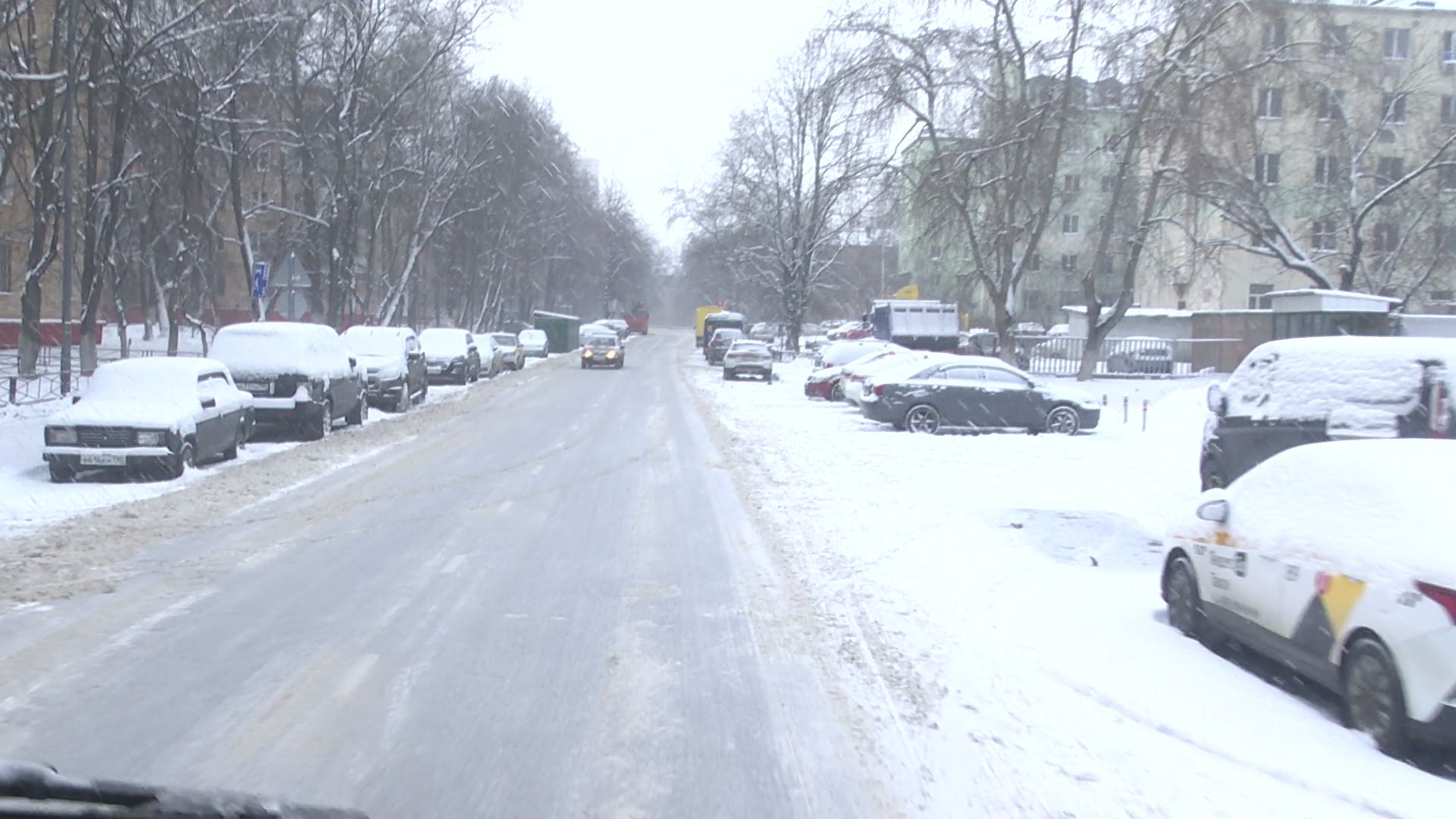 реутов, снегопад, уборка снега, посыпка песком,