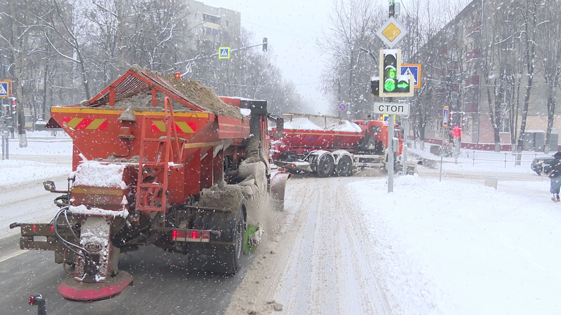 реутов, снегопад, уборка снега, посыпка песком,