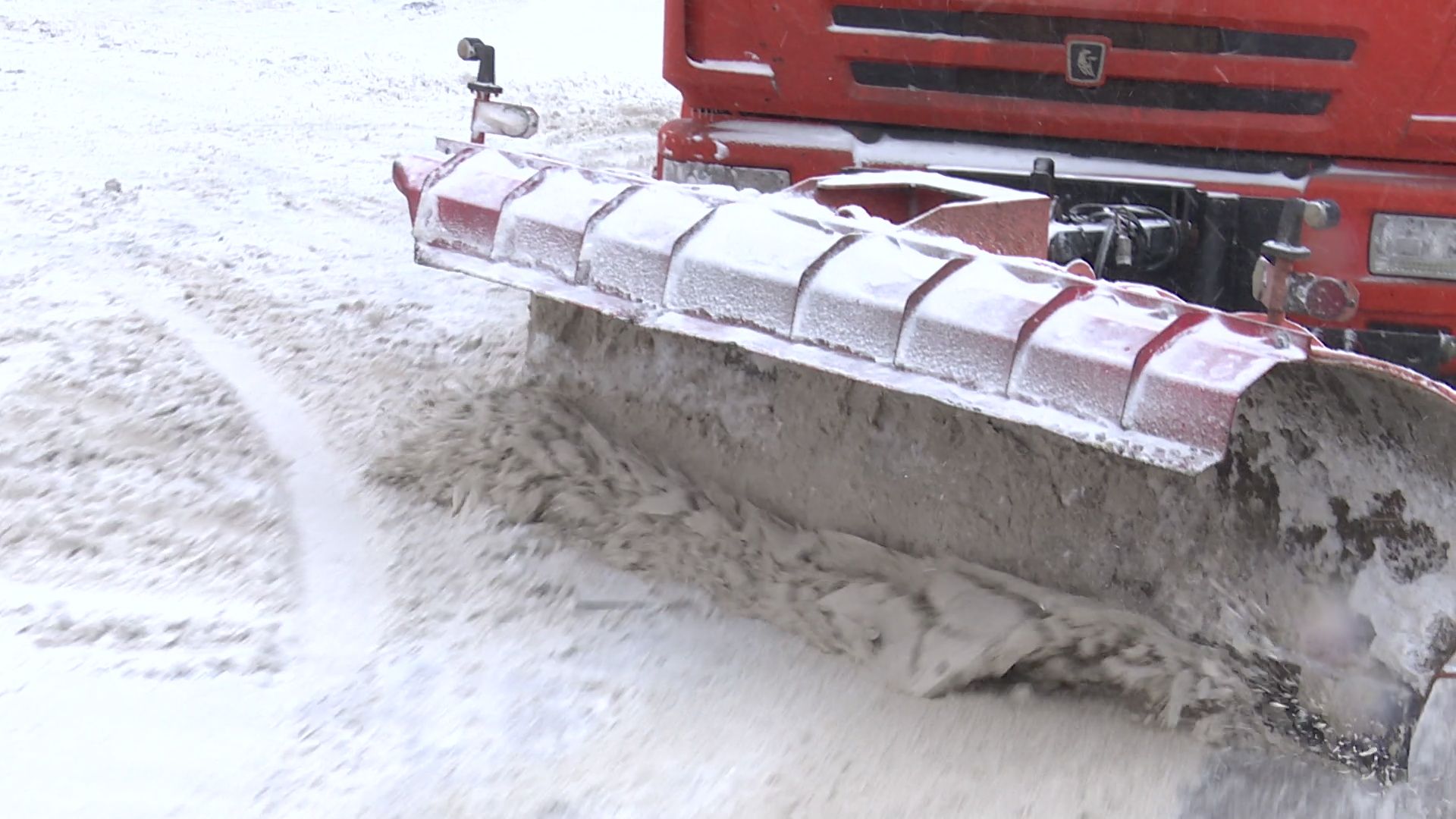 реутов, снегопад, уборка снега, посыпка песком,
