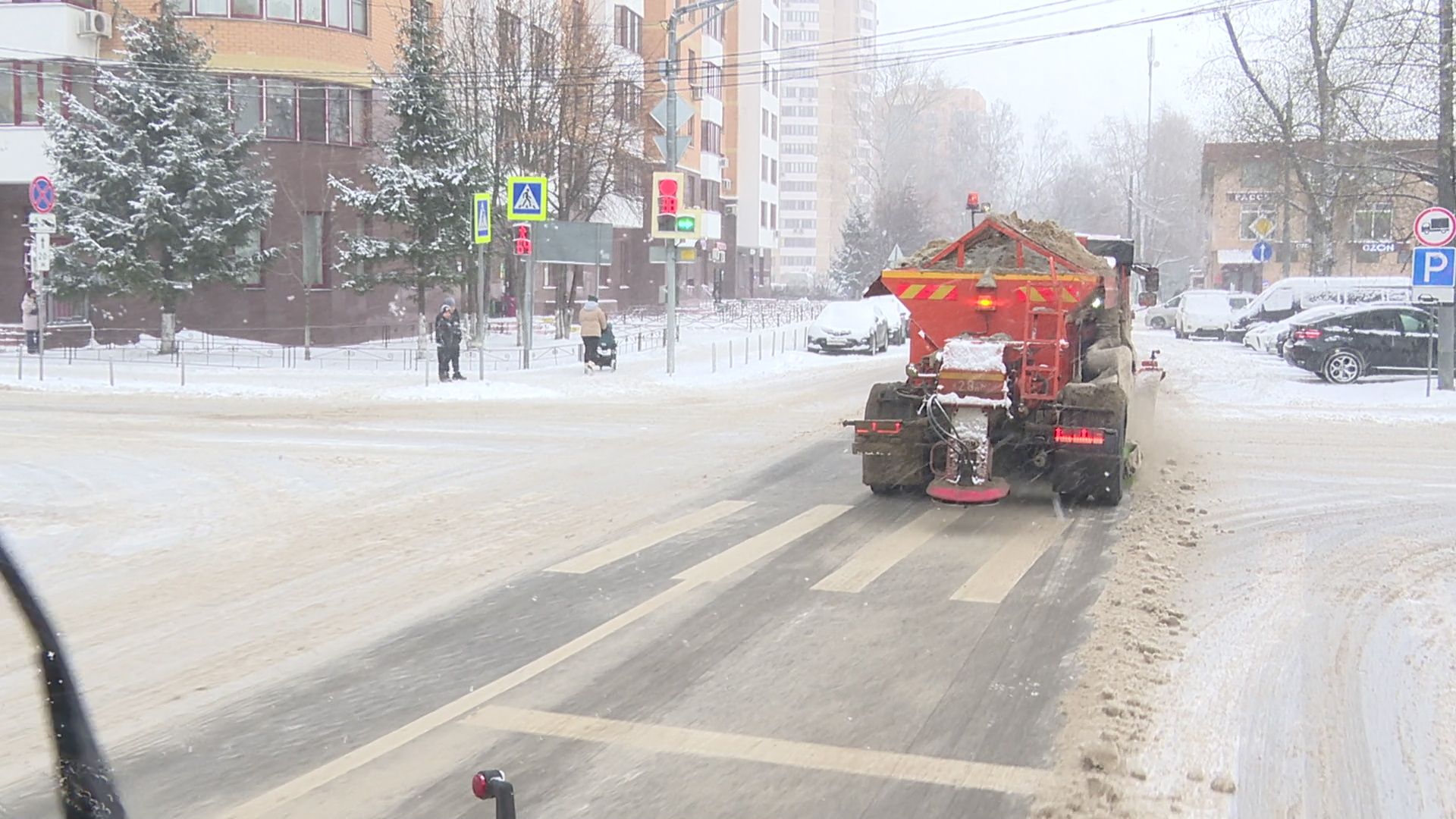 реутов, снегопад, уборка снега, посыпка песком,