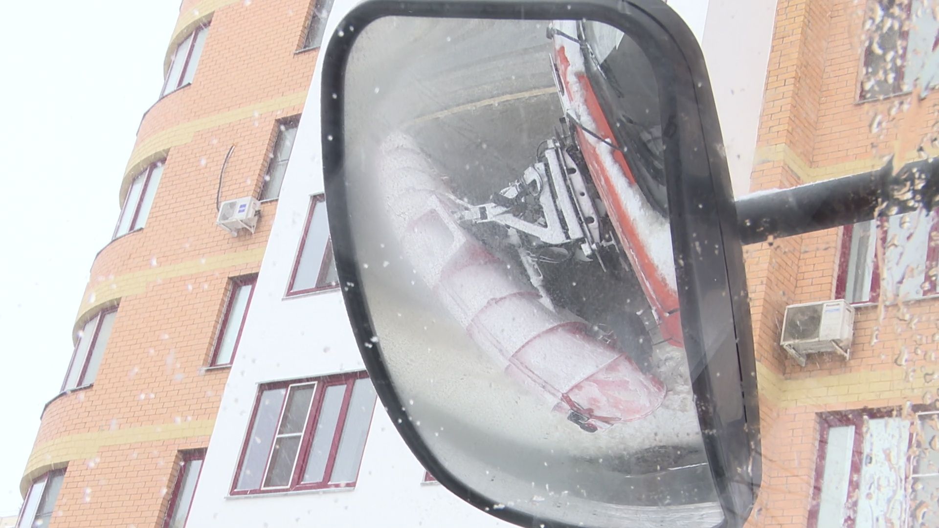 реутов, снегопад, уборка снега, посыпка песком,