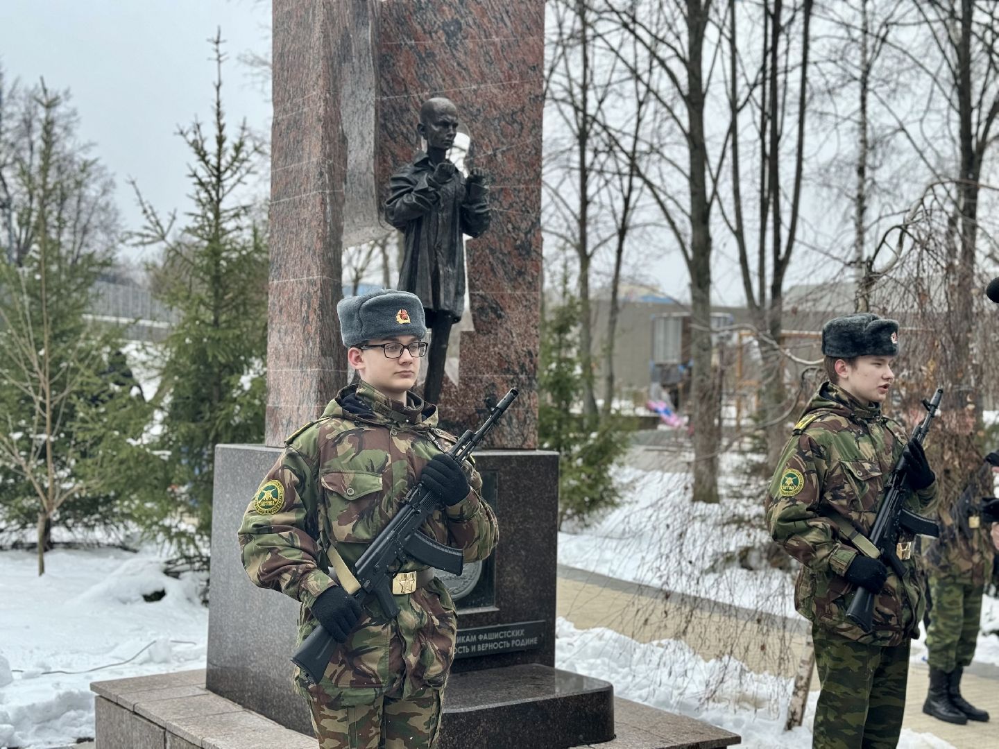 узники фашистских концлагерей, ленинский городской округ, митинг памяти, возложение цветов,