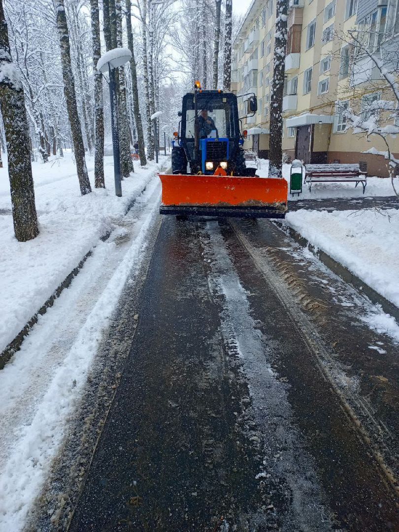уборка снега, техника, трактор, коммунальная служба,