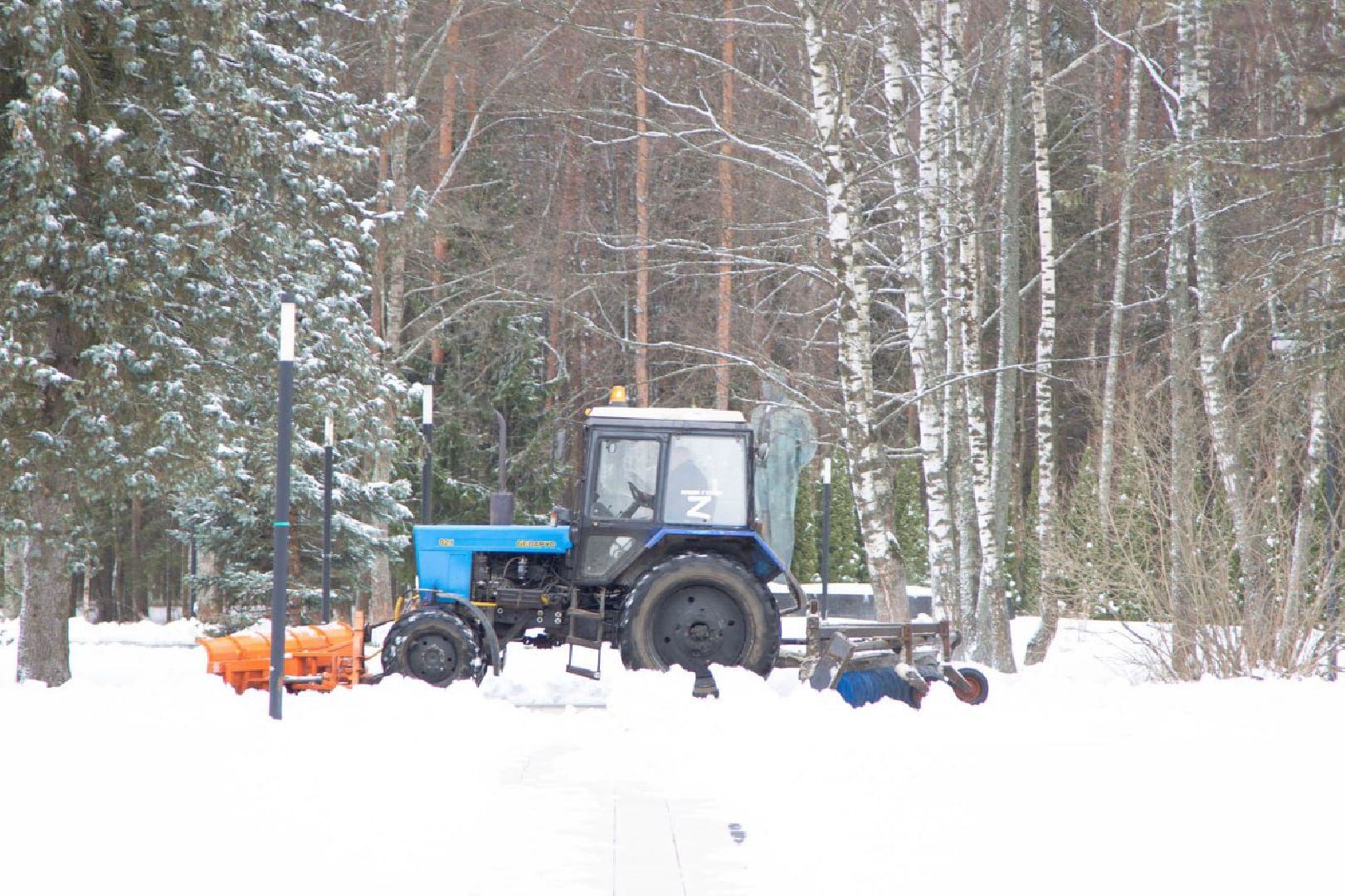 уборка снега, техника, трактор, коммунальная служба,