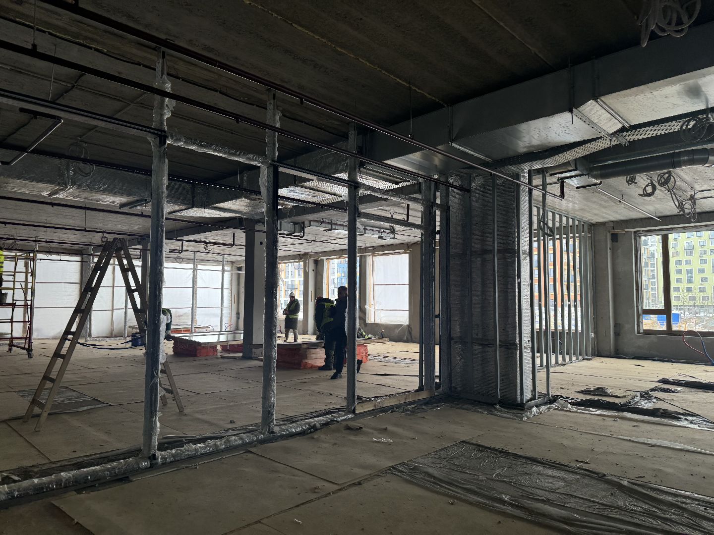 строительство школы, брусника, ленинский городской округ,