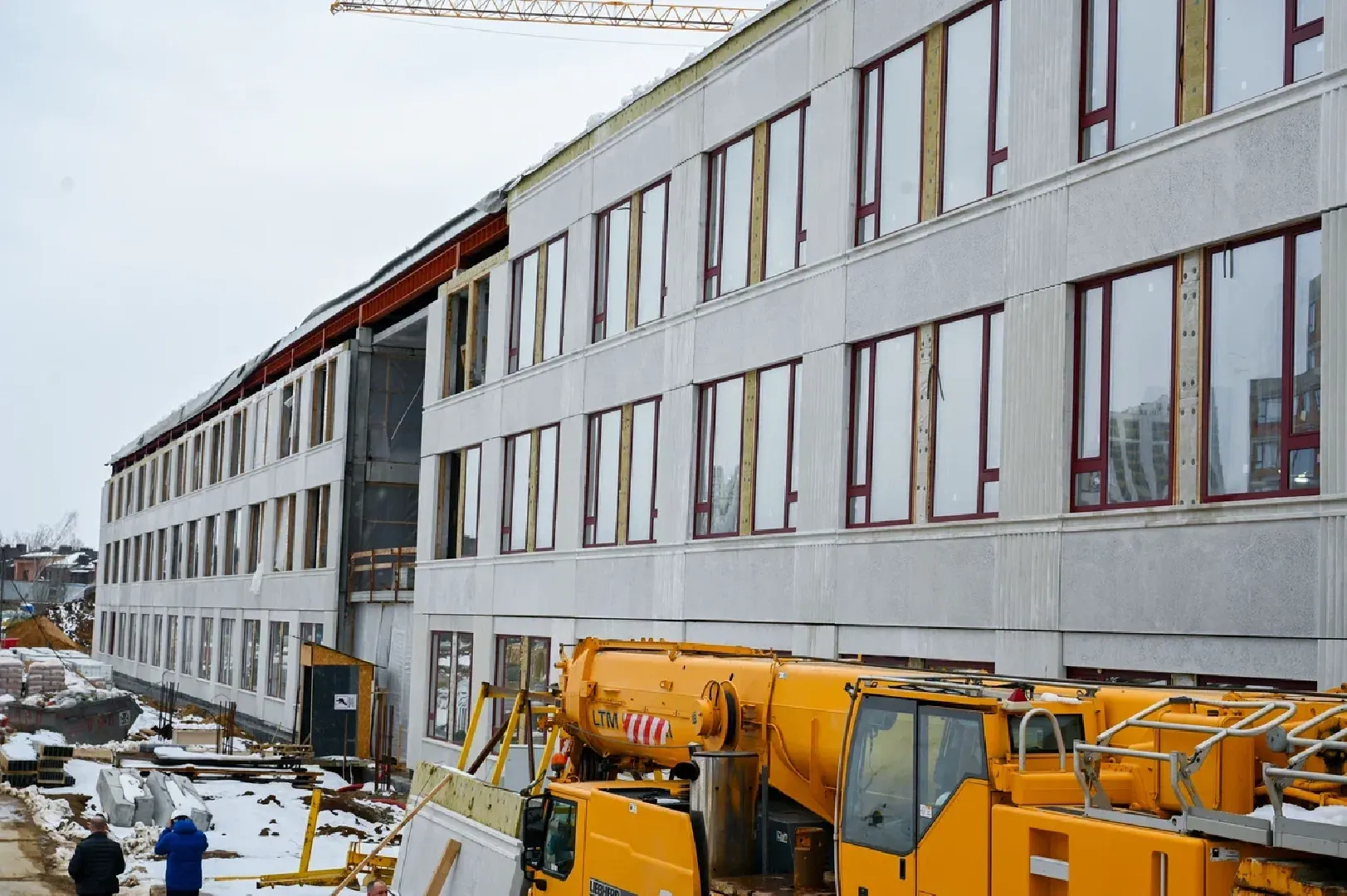 строительство школы, брусника, ленинский городской округ,