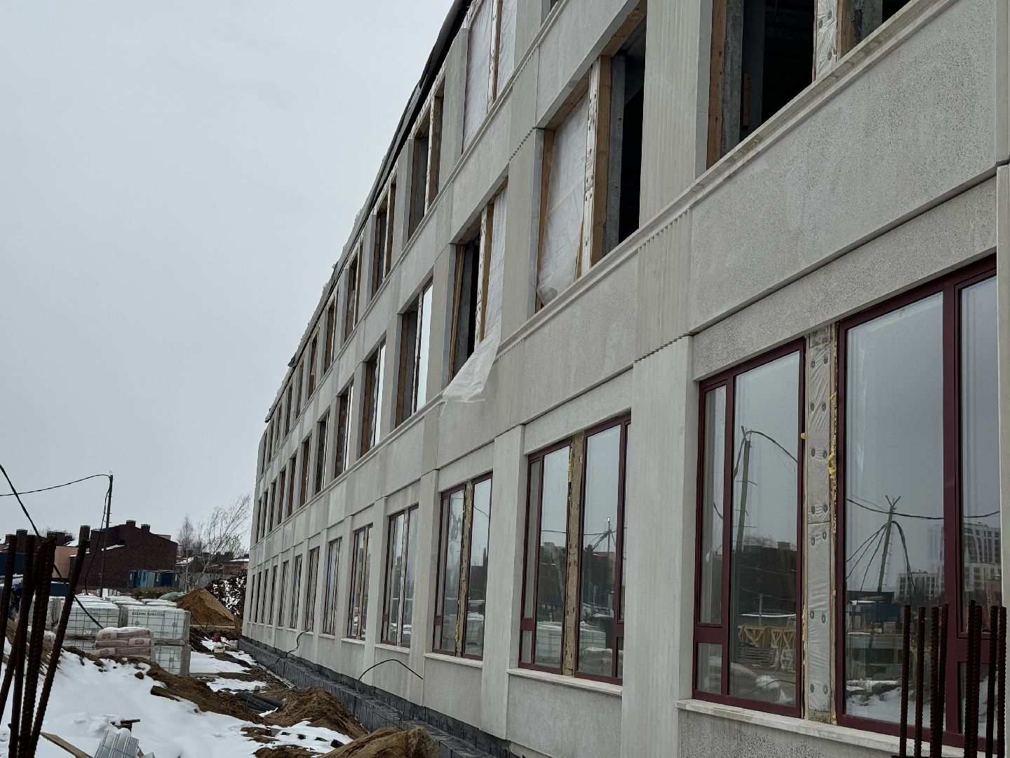 строительство школы, брусника, ленинский городской округ,