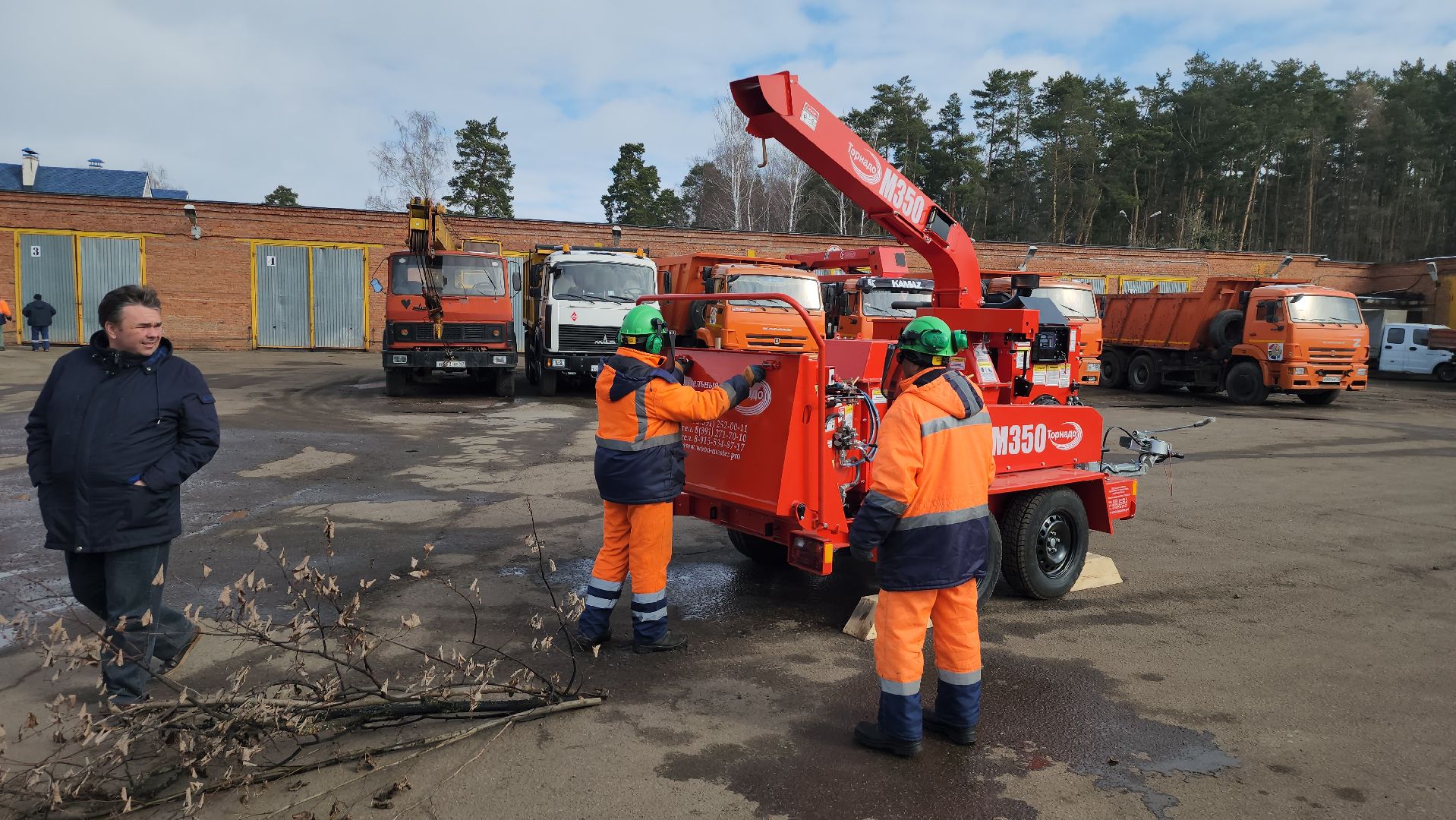 серпухов, комбинат благоустройства, новая техника для коммунальщиков, измельчитель древесины,