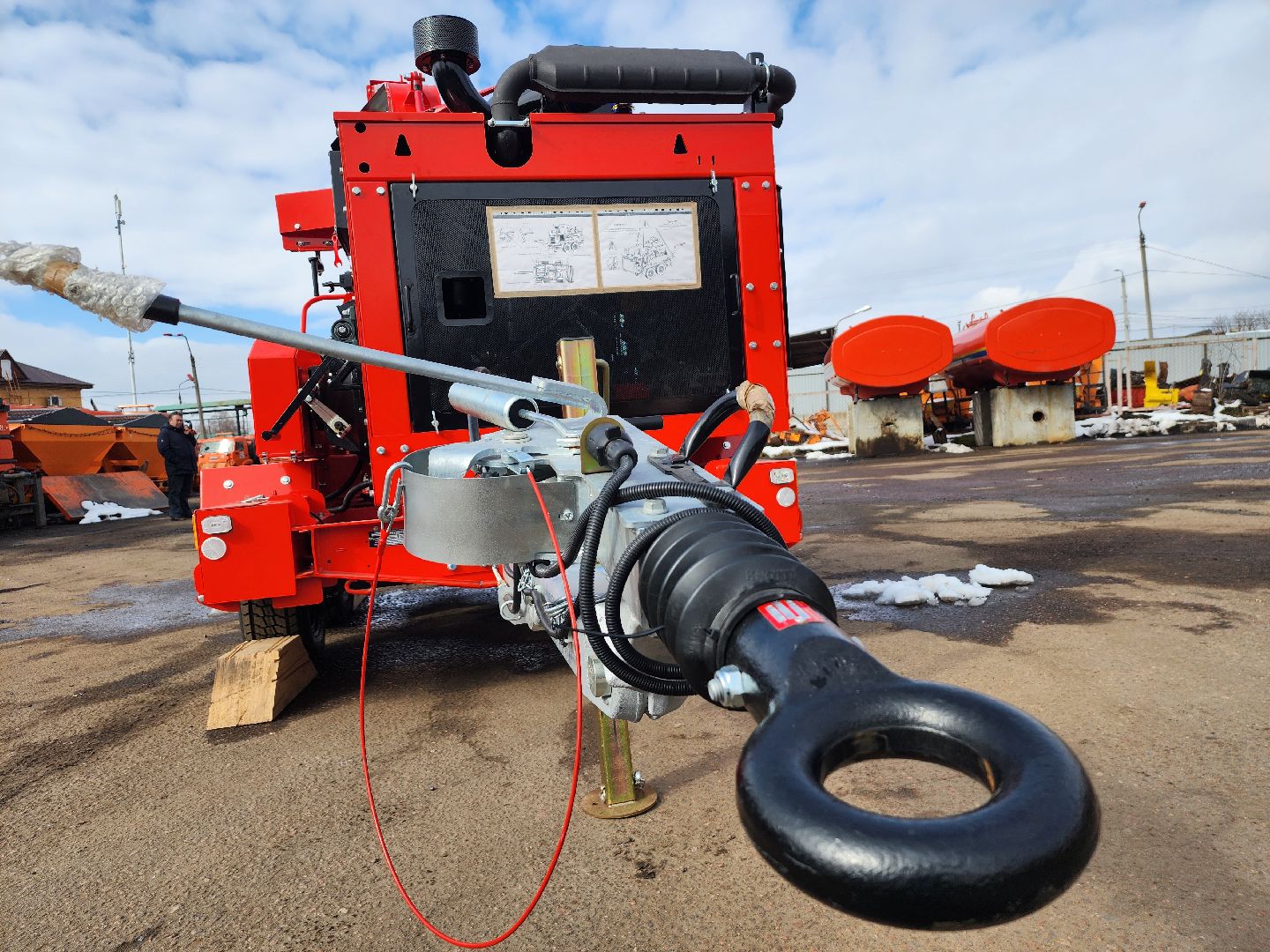серпухов, комбинат благоустройства, новая техника для коммунальщиков, измельчитель древесины,