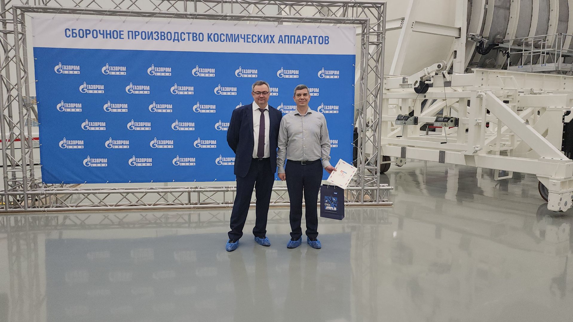 газпром спка, Награждение сотрудников, Производство космических аппаратов,