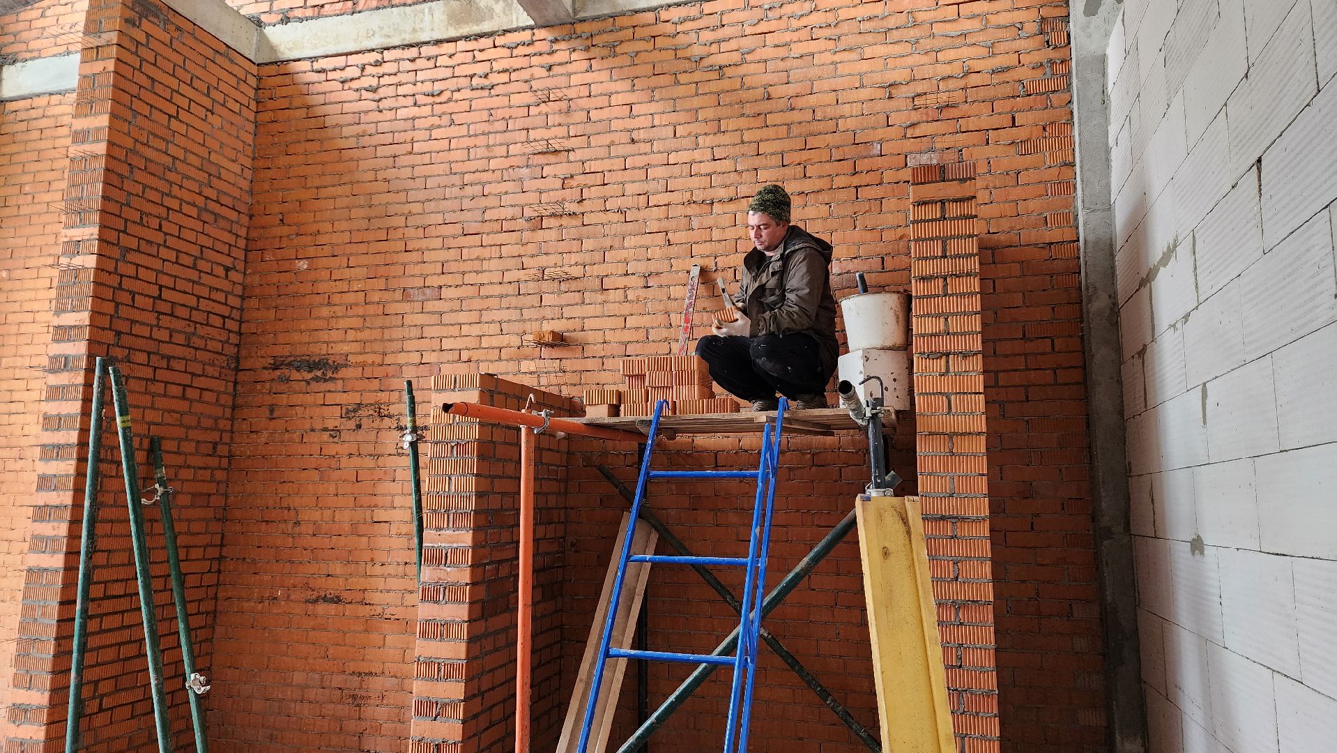 истра, строительство школы, стройка,