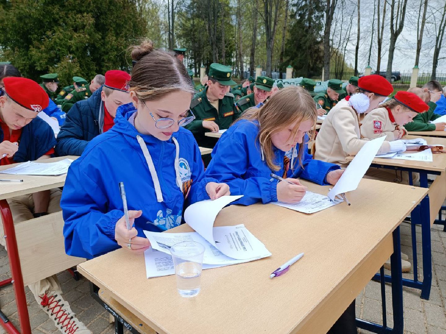 Можайск, Можайский городской округ, Подмосковье, Диктант Победы, Всероссийская акция, исторический диктант, Бородинское поле, школьницы,