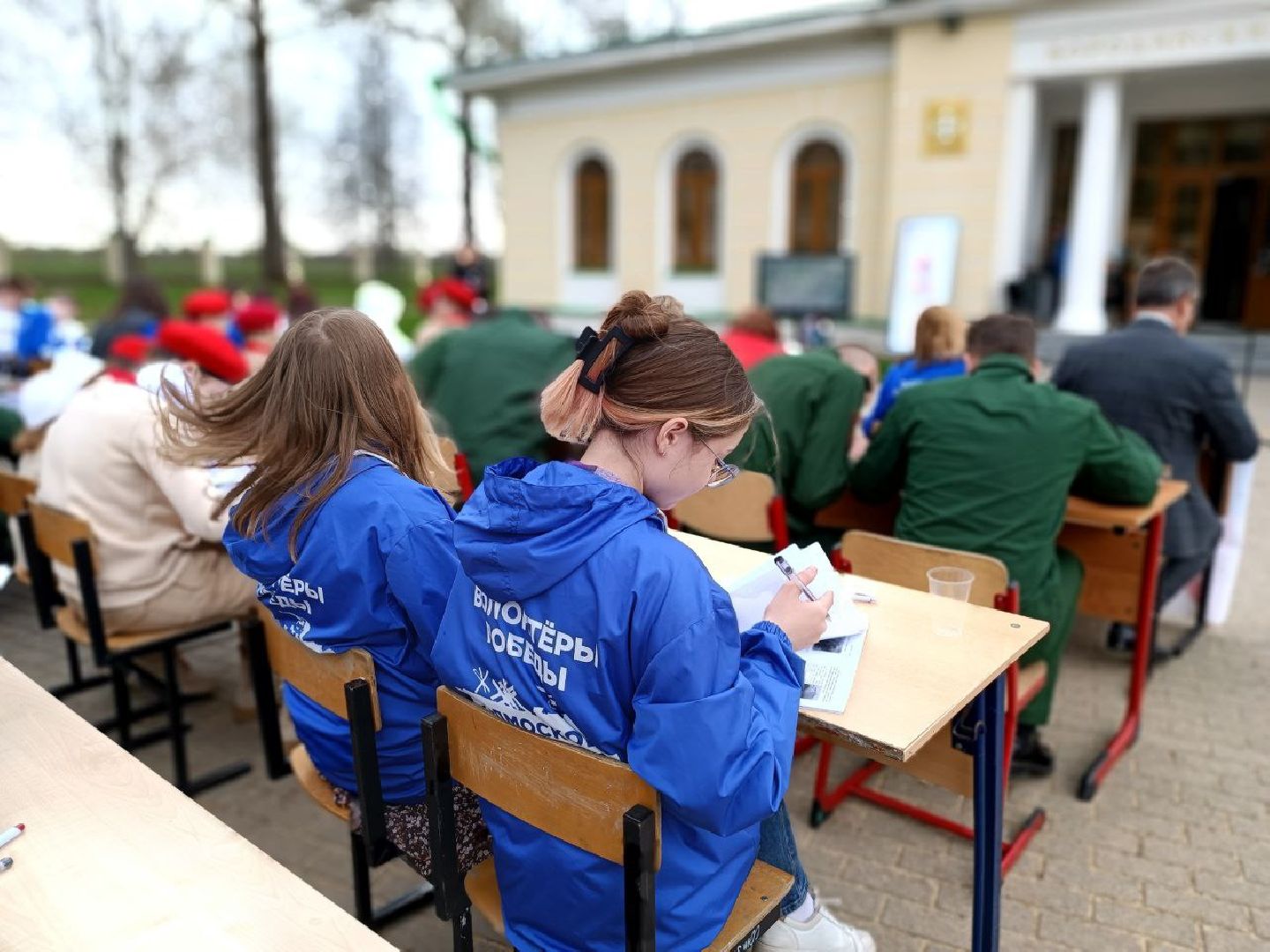 Можайск, Можайский городской округ, Подмосковье, Диктант Победы, Всероссийская акция, исторический диктант, Бородинское поле, школьницы,