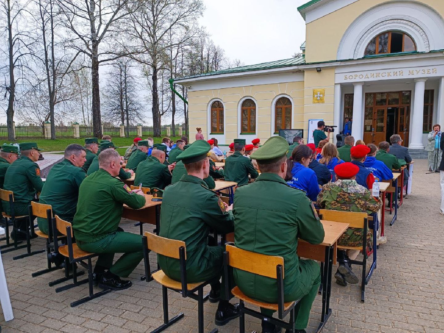 Можайск, Можайский городской округ, Подмосковье, Диктант Победы, Всероссийская акция, исторический диктант, Бородинское поле, школьницы,