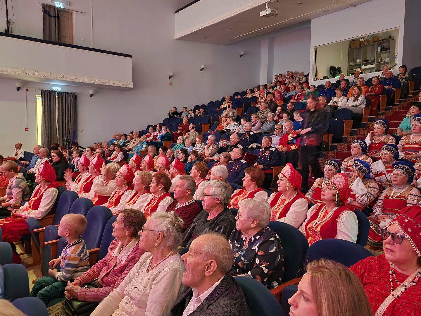 сергиев посад, дк октябрь, фестиваль, ветеранские коллективы, и нисколько мы с тобой не постарели,