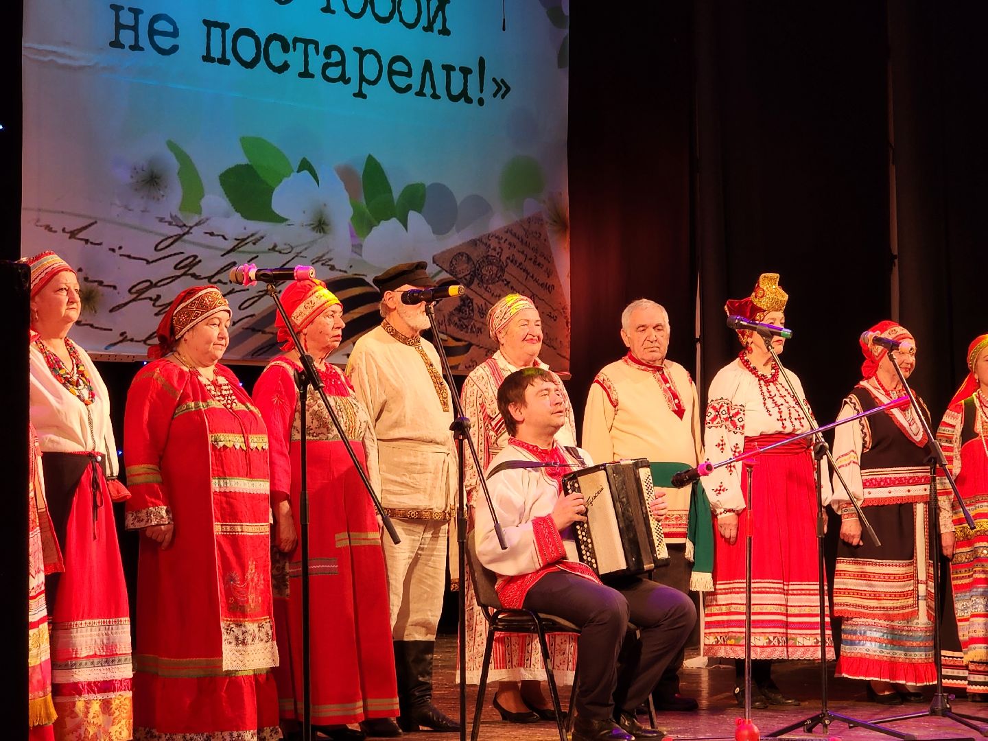 сергиев посад, дк октябрь, фестиваль, ветеранские коллективы, и нисколько мы с тобой не постарели,