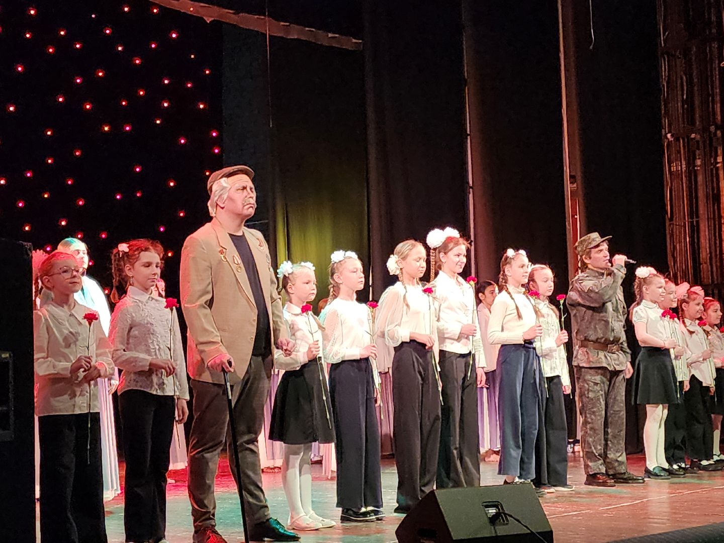 сергиев посад, дк октябрь, фестиваль, ветеранские коллективы, и нисколько мы с тобой не постарели,