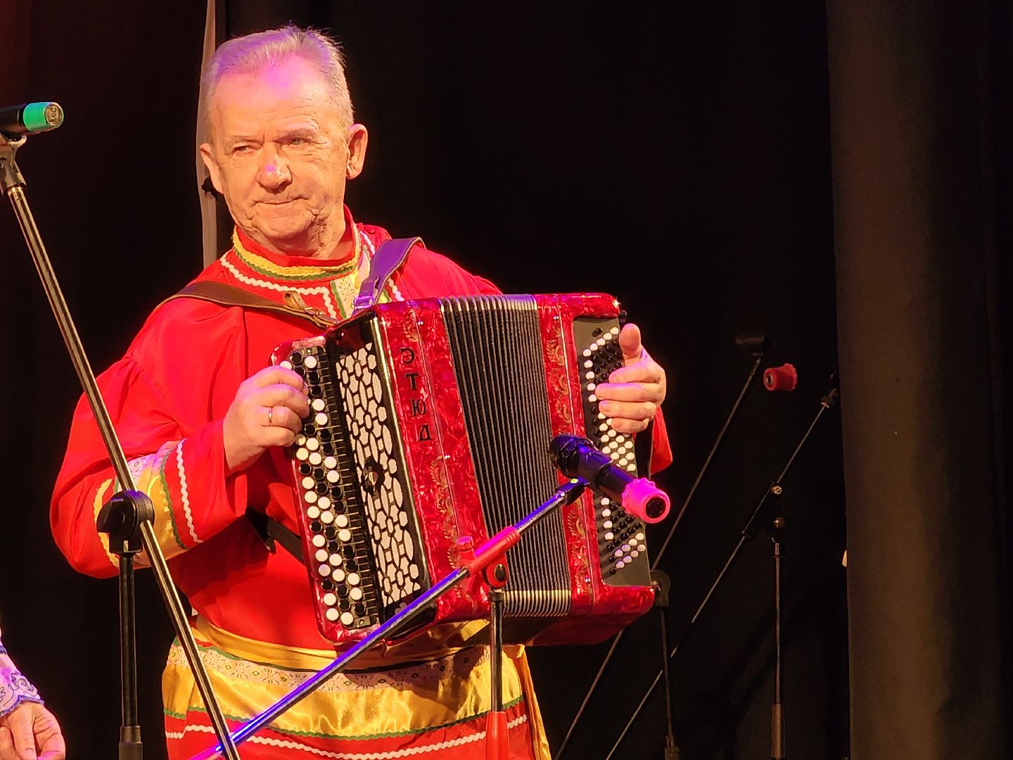 сергиев посад, дк октябрь, фестиваль, ветеранские коллективы, и нисколько мы с тобой не постарели,