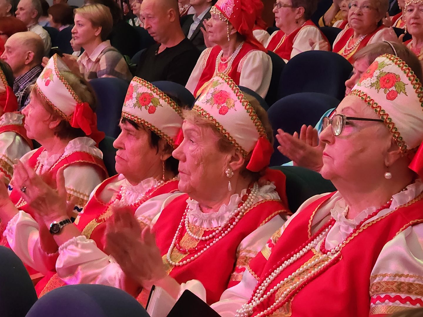 сергиев посад, дк октябрь, фестиваль, ветеранские коллективы, и нисколько мы с тобой не постарели,