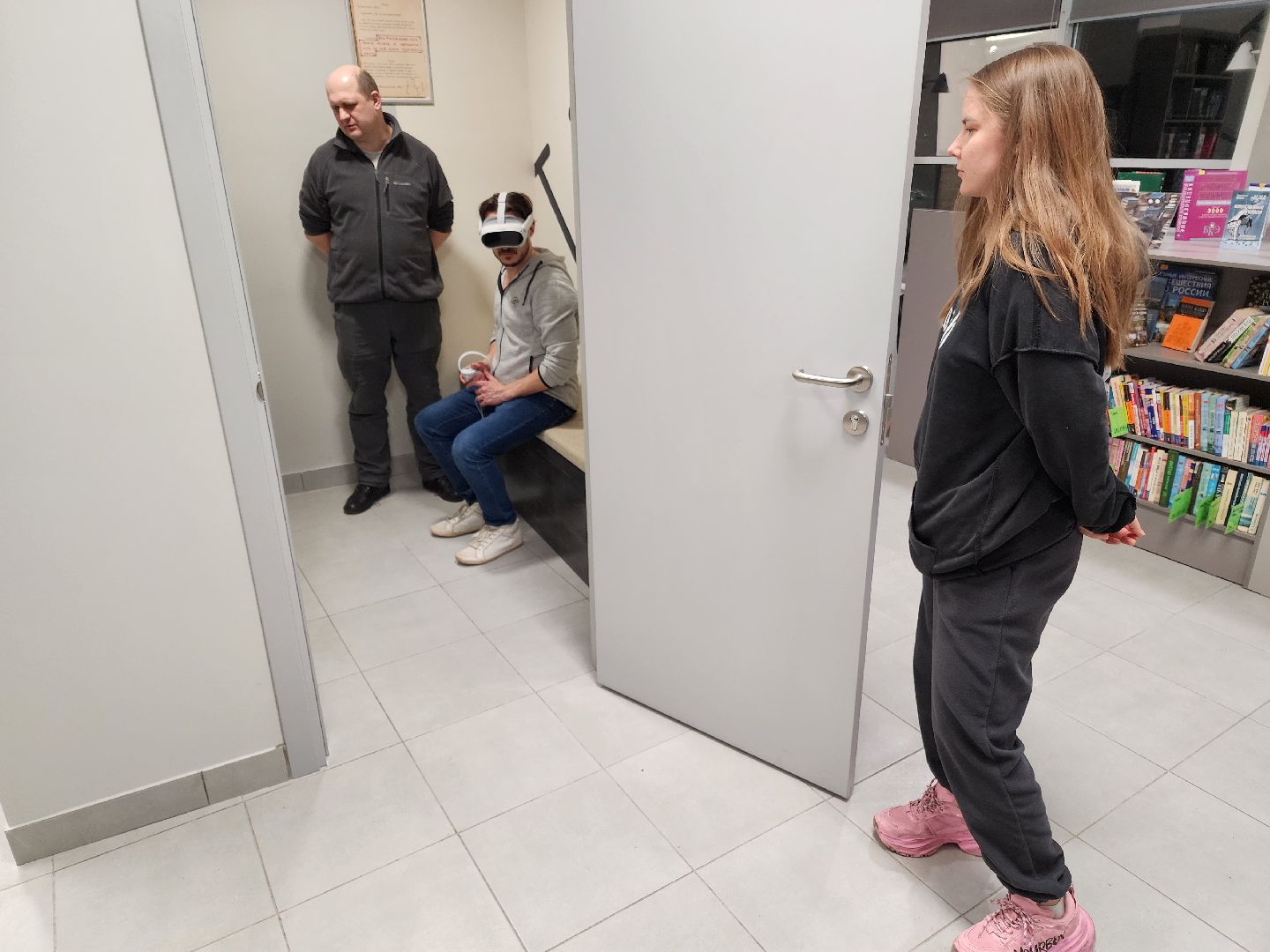 Чехов, улица лопасненская, центральная библиотека, модельная библиотека, vr-очки, vr-кабинки, виртуальная реальность, МедиаМол, нацпроект Культура, госпрограмма московской области, культура и туризм Подмосковья,