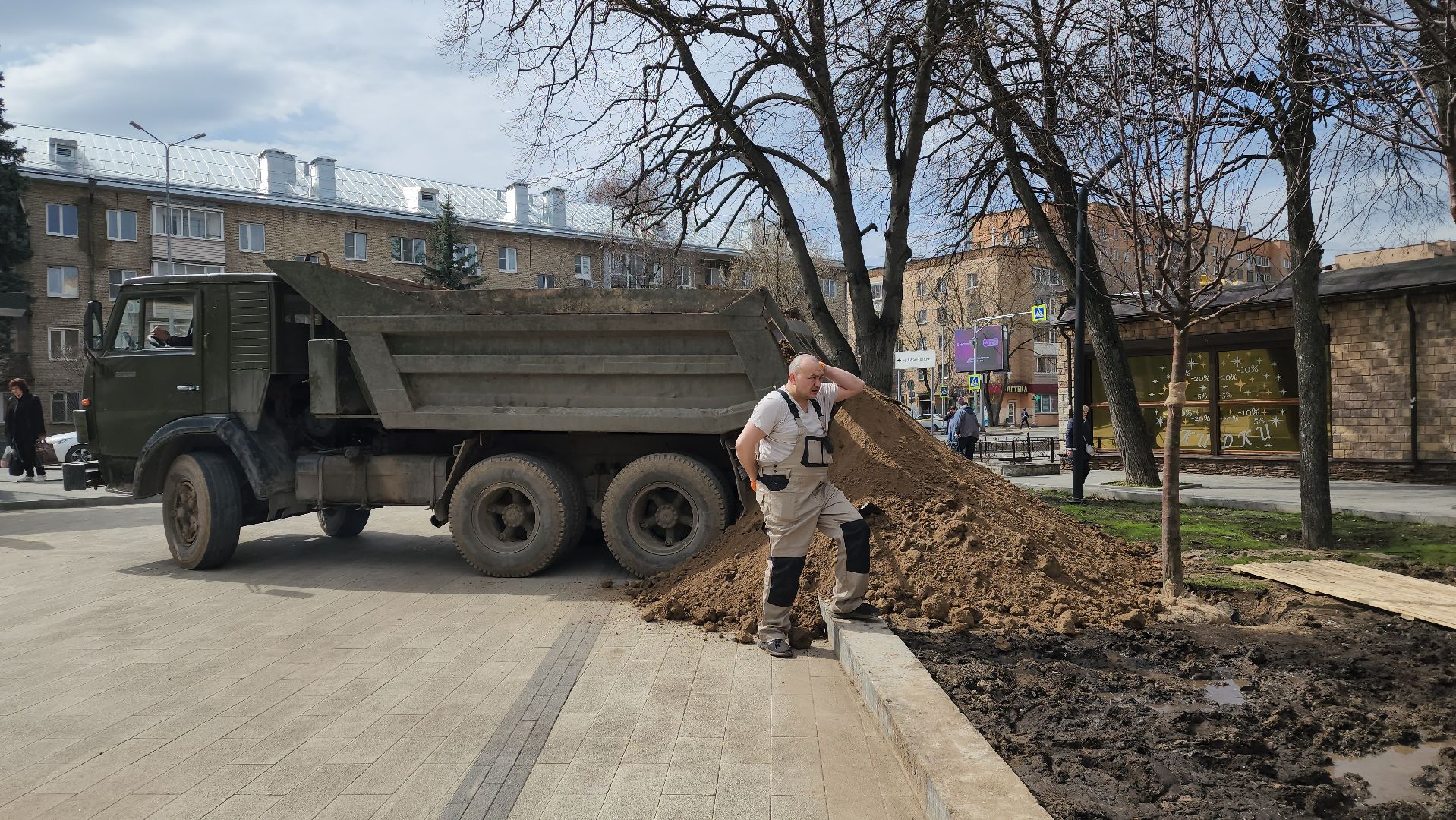 пушкино, высадка деревьев, 80 - летие победы,яблоневый сад, яблони, благоустройство, вертикалки, коммунальное предприятие,сад победы,