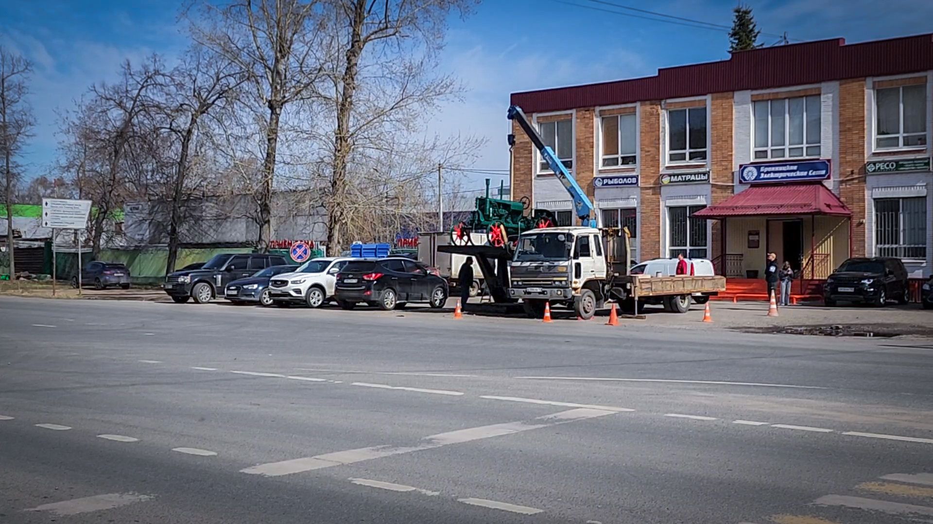 Бронницы , Трактор Универсал-2 , Реставрация памятника технике,