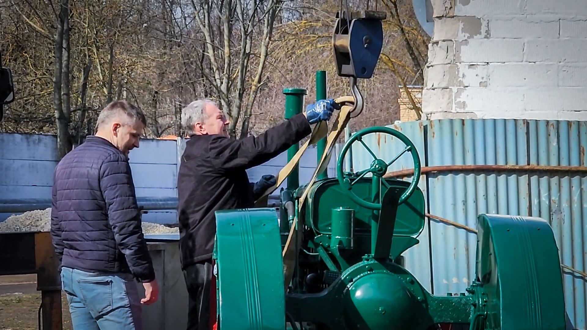 Бронницы , Трактор Универсал-2 , Реставрация памятника технике,