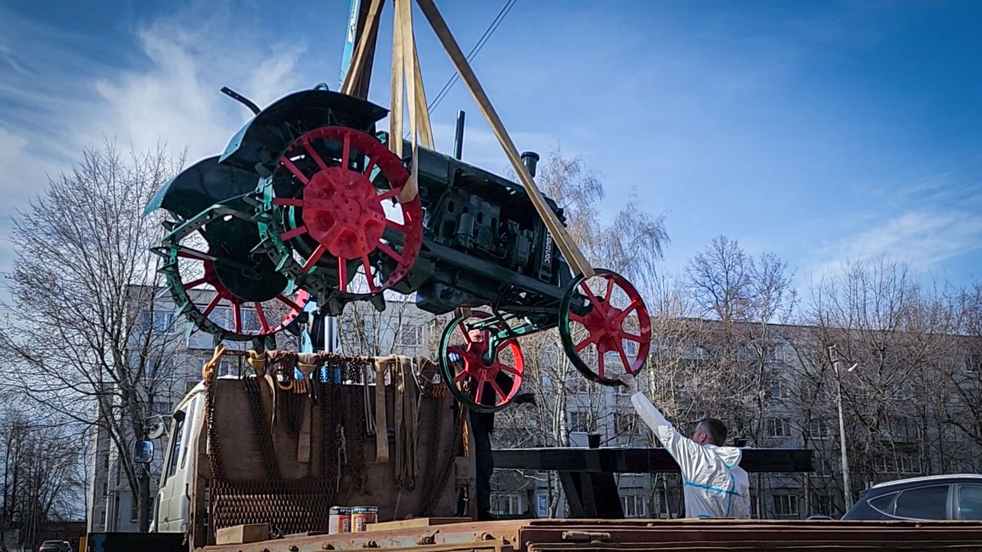 Бронницы , Трактор Универсал-2 , Реставрация памятника технике,