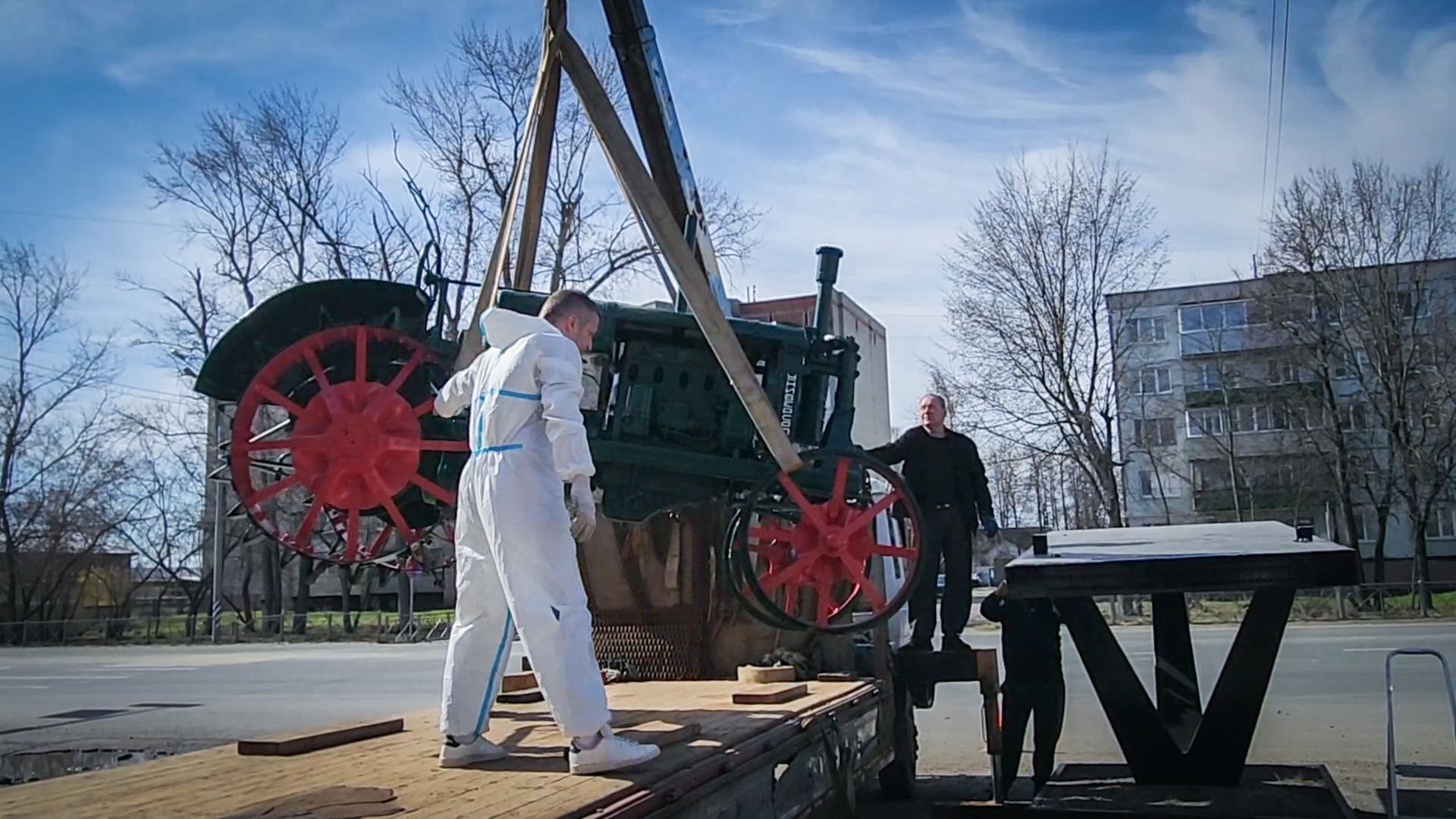 Бронницы , Трактор Универсал-2 , Реставрация памятника технике,