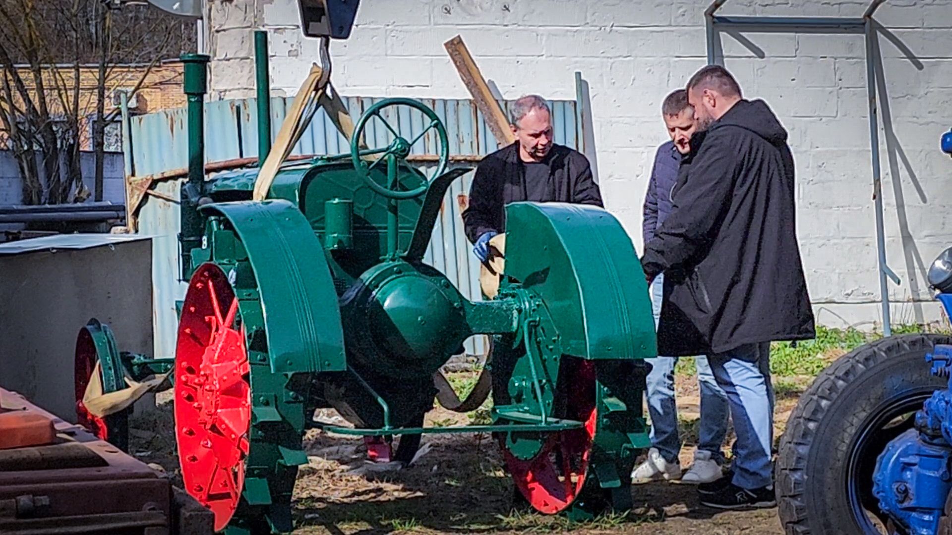Бронницы , Трактор Универсал-2 , Реставрация памятника технике,