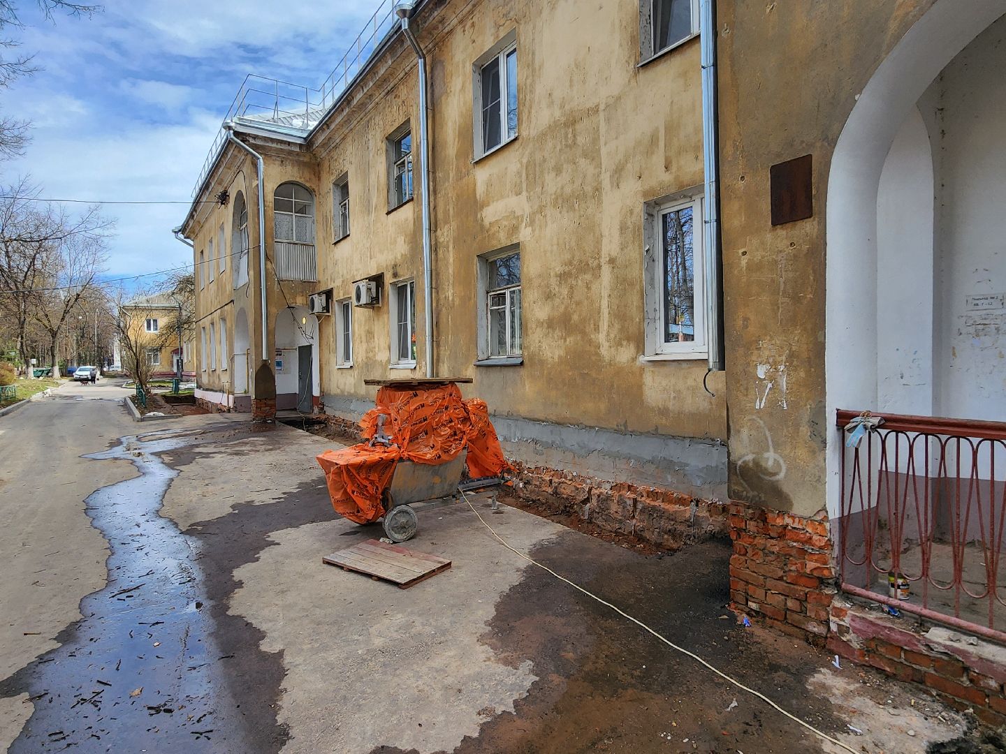 Чехов, улица Ильича 33, капремонт фундамента, капитальный ремонт цоколя, отмостка, реконструкция, укрепление и усиление фундамента, теплоизоляция, гидроизоляция, фонд капремонта московской области,