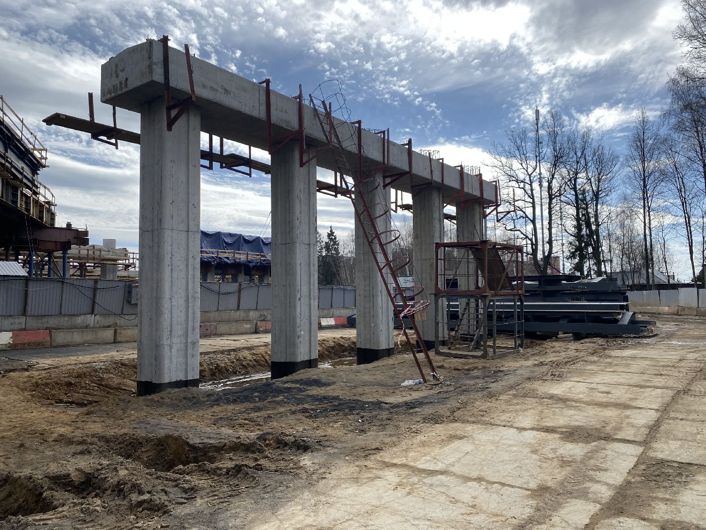 Путепровод в Сабурово , Дублер Пятницкого шоссе , Новая дорога ,