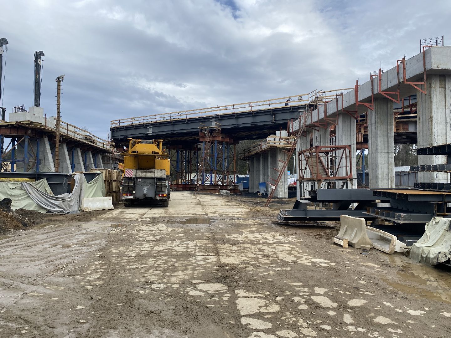 Путепровод в Сабурово , Дублер Пятницкого шоссе , Новая дорога ,