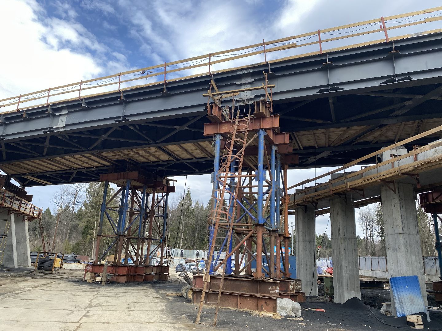 Путепровод в Сабурово , Дублер Пятницкого шоссе , Новая дорога ,