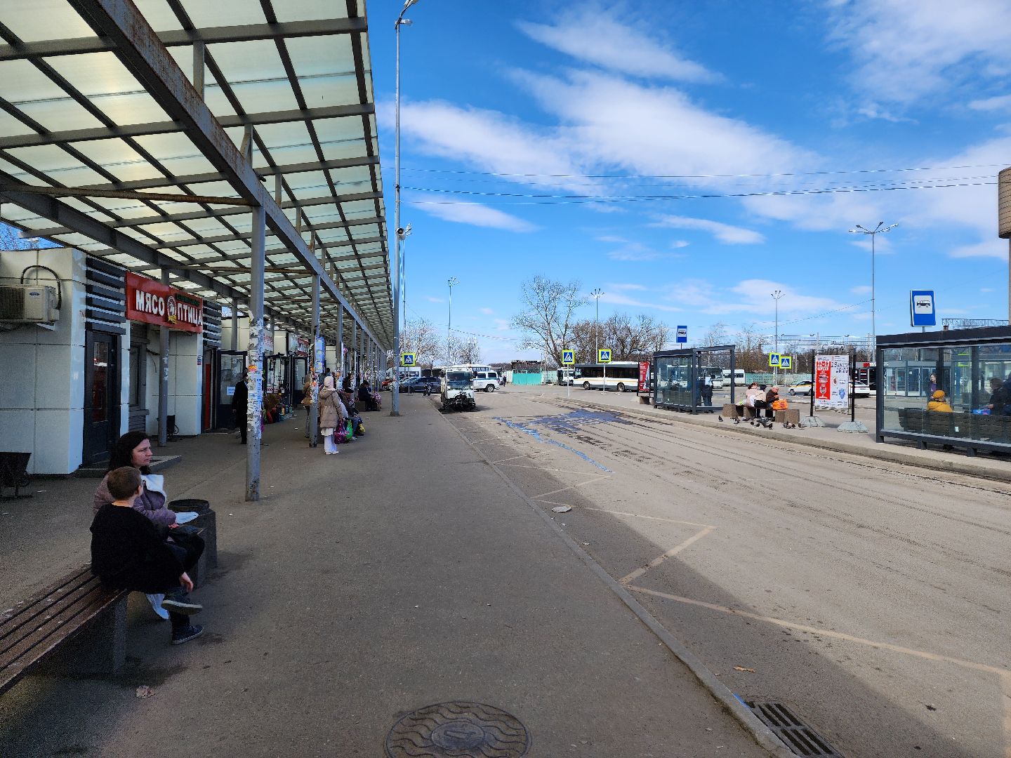 Чехов, привокзальная площадь, Мосавтодор, уборка улиц, очистка проездов, специальная техника, уборочная техника,мбу чеховское благоустройство,