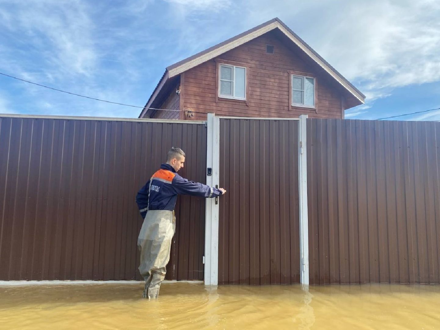 Чехов, деревня Чепелево, улица Энтузиастов, наводнение, подтопление, разлив воды, пруды, дренажная система, МЧС, Мособлпожспас,