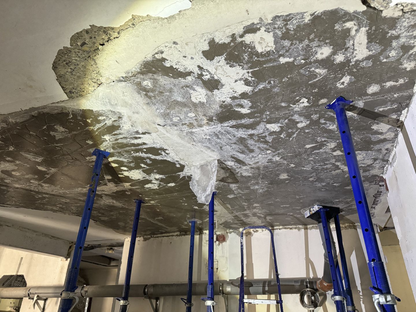 ремонт крыши , ленинский городской округ, последствия атаки беспилотников ,