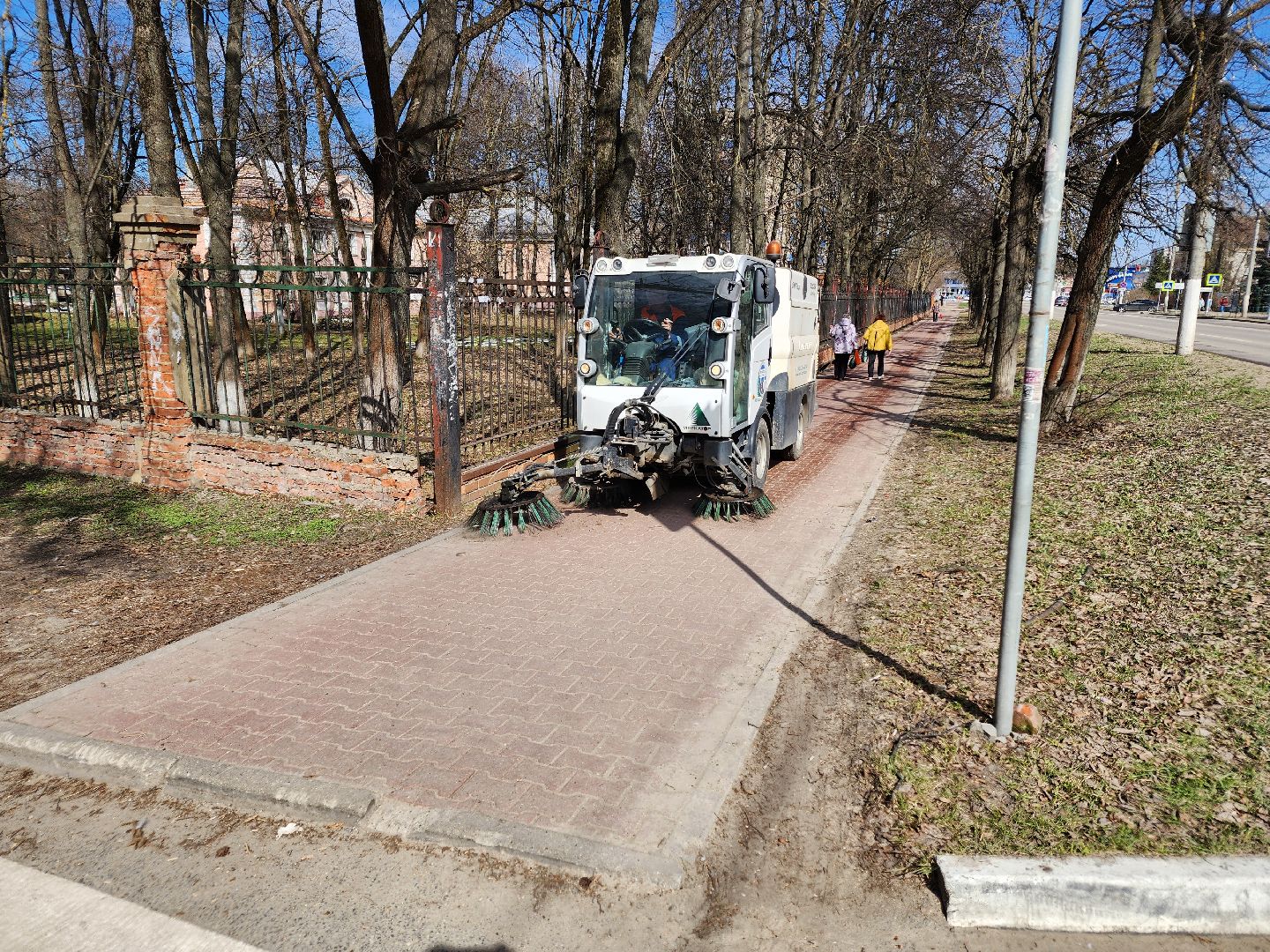 Чехов, улица Чехова, уборка тротуаров, очистка пешеходных дорожек, дорожные работы, Мосавтодор, дороги регионального значения, дороги и тротуары местного значения, мбу чеховское благоустройство, уборочная техника, спецтехника,