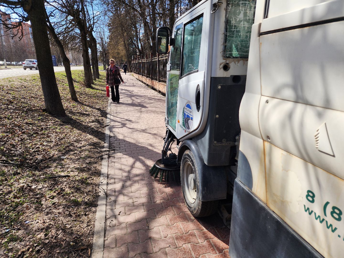 Чехов, улица Чехова, уборка тротуаров, очистка пешеходных дорожек, дорожные работы, Мосавтодор, дороги регионального значения, дороги и тротуары местного значения, мбу чеховское благоустройство, уборочная техника, спецтехника,