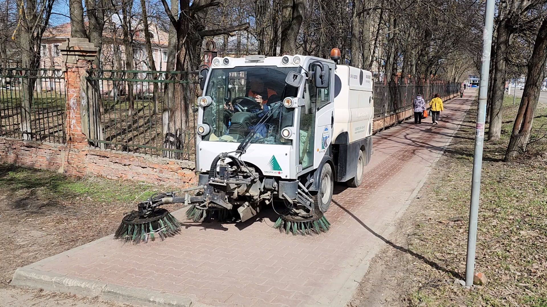 Чехов, улица Чехова, уборка тротуаров, очистка пешеходных дорожек, дорожные работы, Мосавтодор, дороги регионального значения, дороги и тротуары местного значения, мбу чеховское благоустройство, уборочная техника, спецтехника,