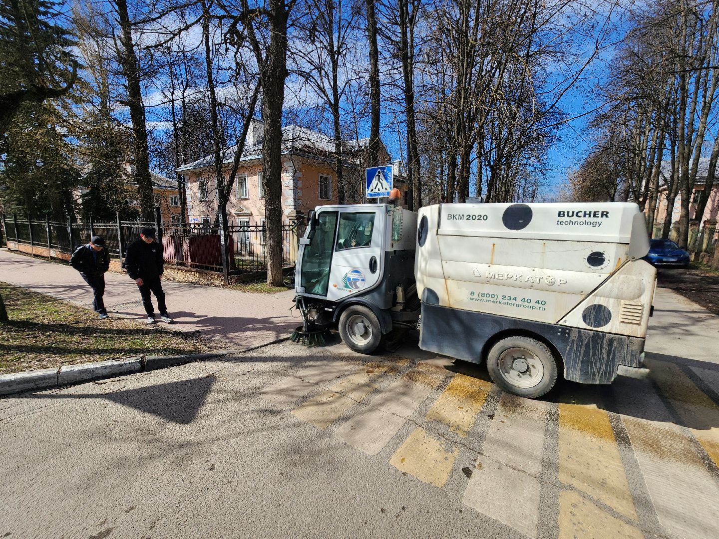 Чехов, улица Чехова, уборка тротуаров, очистка пешеходных дорожек, дорожные работы, Мосавтодор, дороги регионального значения, дороги и тротуары местного значения, мбу чеховское благоустройство, уборочная техника, спецтехника,