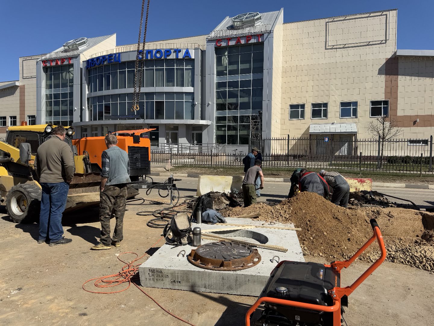 шаховская, канализационные колодцы, коммунальная служба,