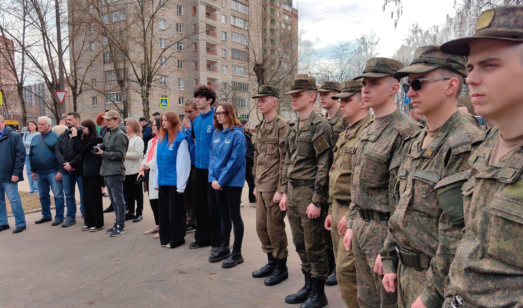 кедр, яблоня, акция, посадка деревьев,