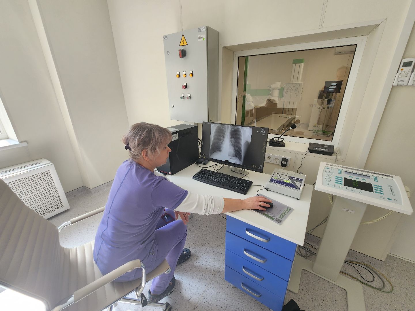 долгопрудный, дцгб, рентген-аппарат, поворотное кресло, излучатель, лаборант-рентгенолог,