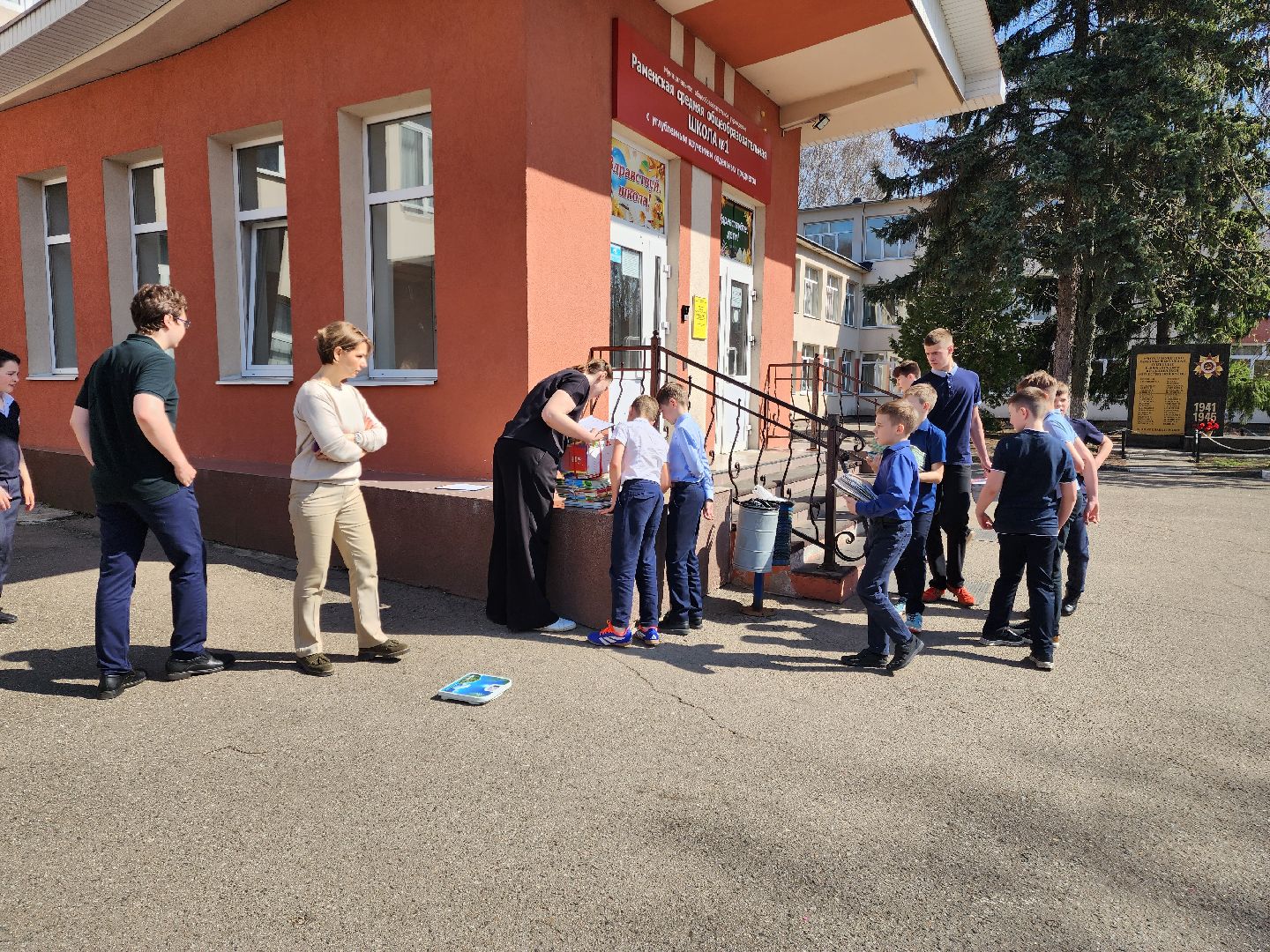 раменское, общество, сбор макулатуры в поддержку российских военных, раменская средняя школа 1,