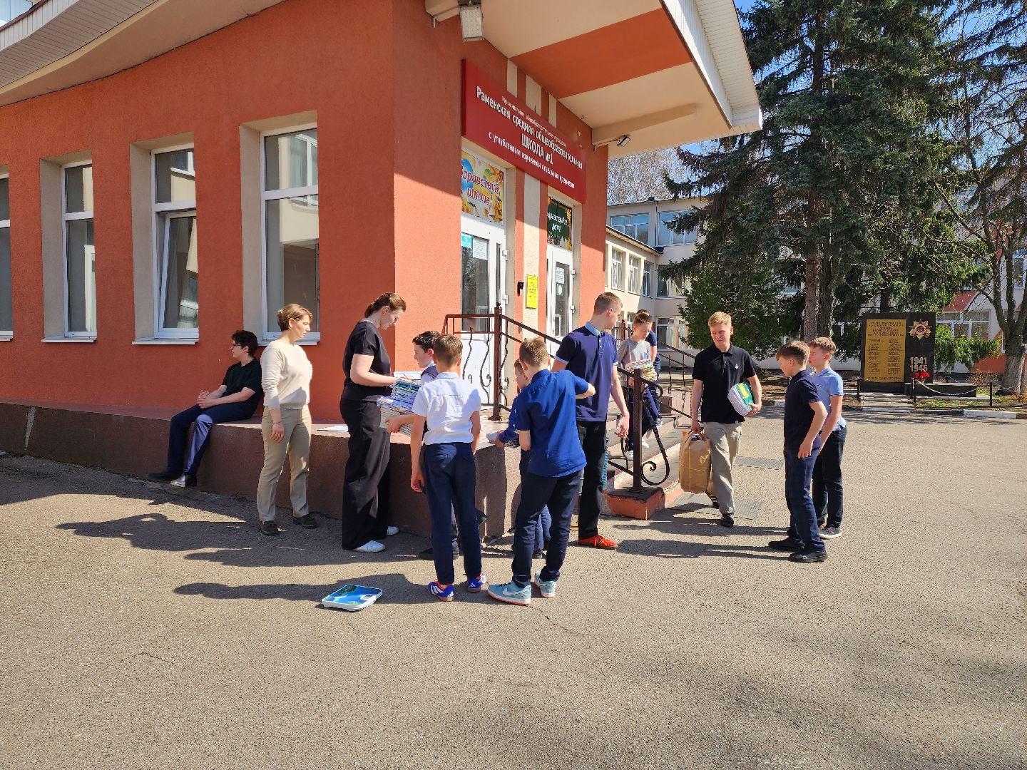 раменское, общество, сбор макулатуры в поддержку российских военных, раменская средняя школа 1,