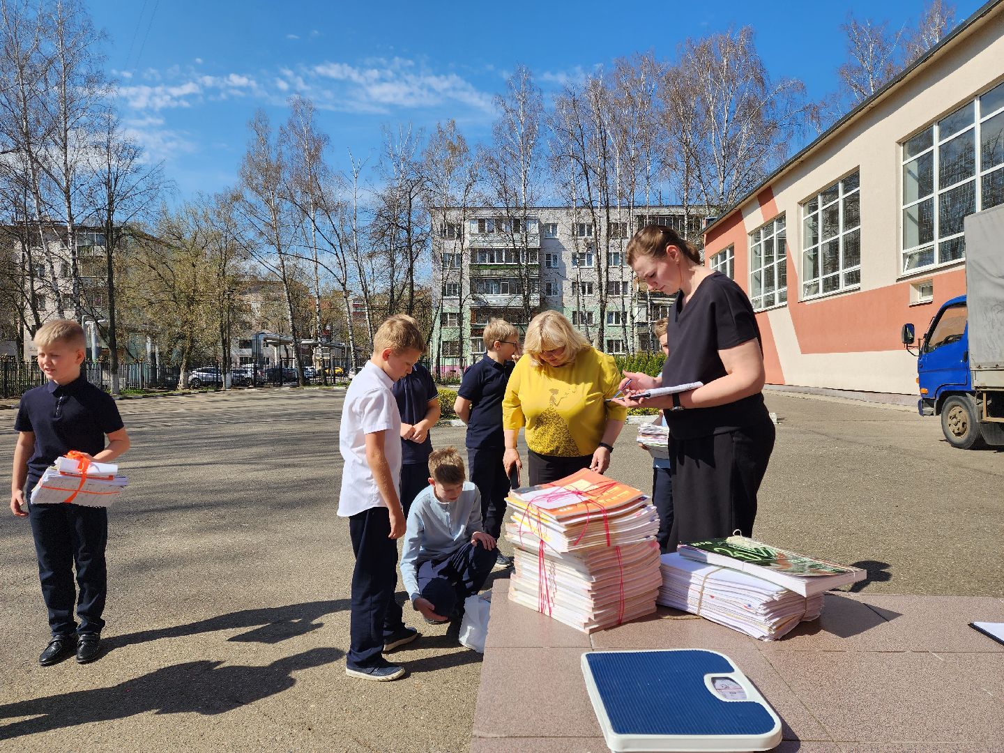 раменское, общество, сбор макулатуры в поддержку российских военных, раменская средняя школа 1,